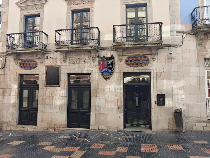 Recinto En Santa Cecilia, Avilés